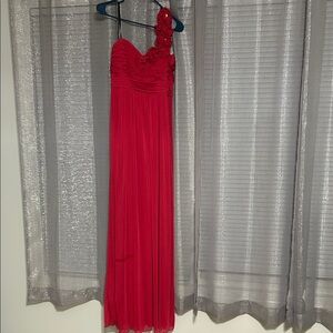 Elegant Red One-Shoulder Gown